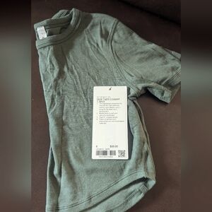 Hold Tight Cropped T-shirt